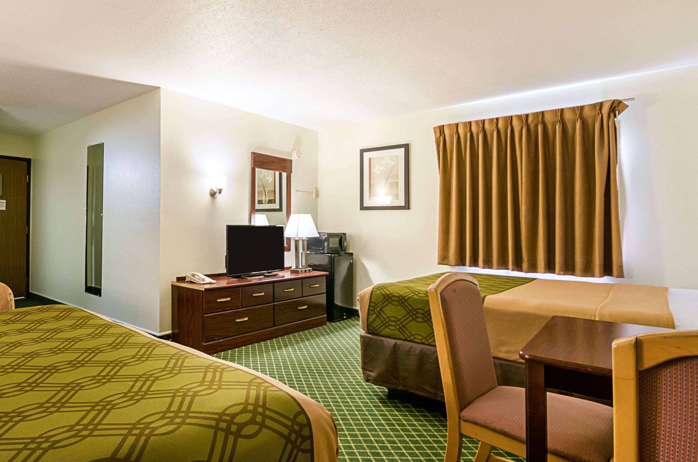 Econo Lodge Hays I-70 Exterior foto