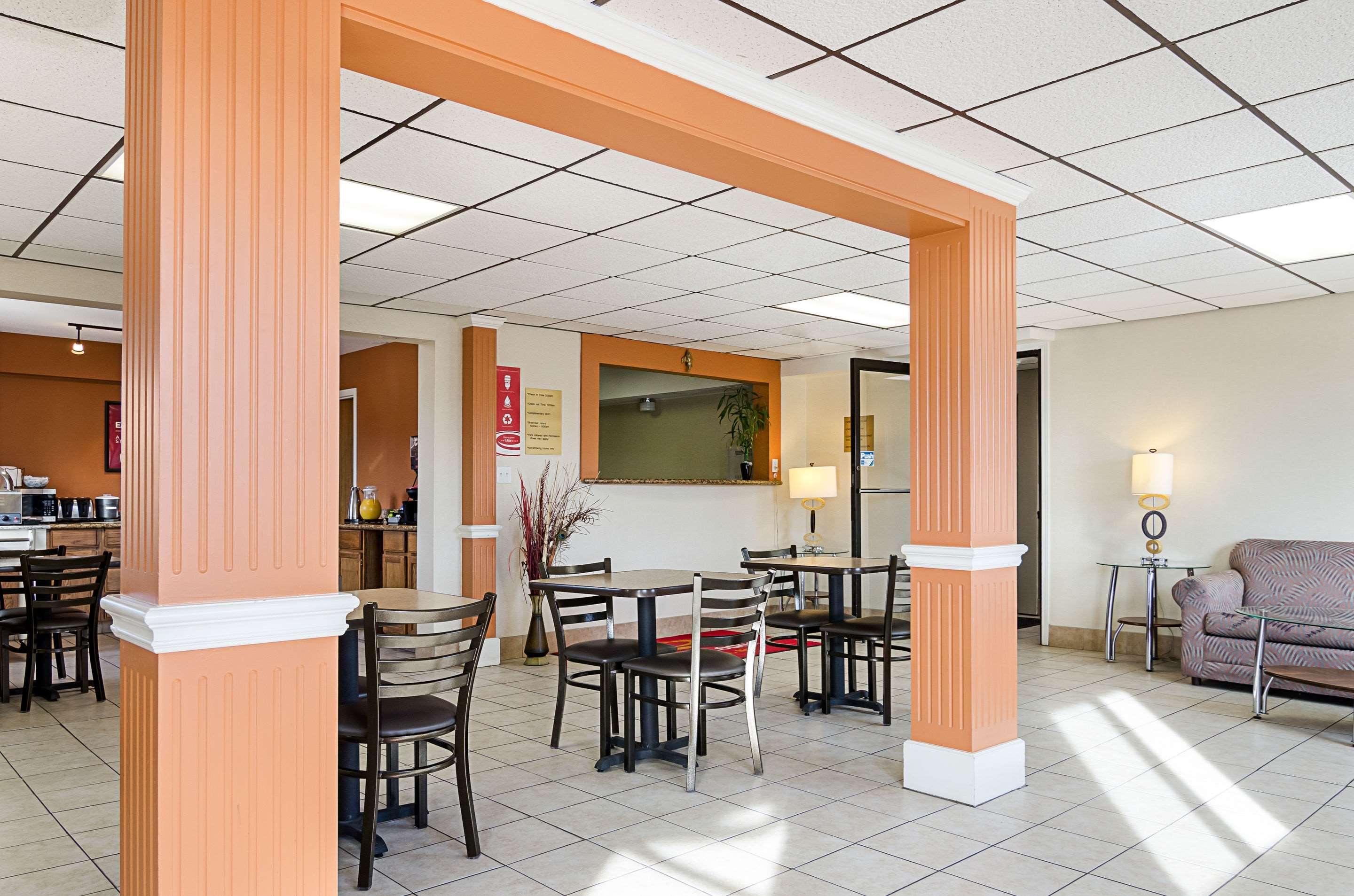 Econo Lodge Hays I-70 Exterior foto